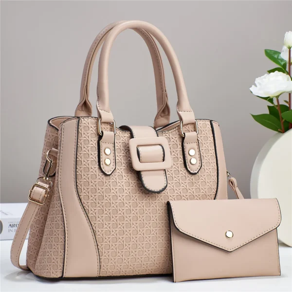 Bolsa Feminina Urban Classic Tote + Carteira – Sofisticação e Praticidade para o Seu Dia a Dia - Image 10