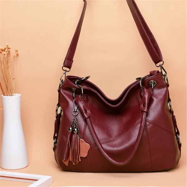 Bolsa Feminina Luxe Tassel VANDERWAH – Estilo Sofisticado com Toque Despojado para Mulheres Modernas